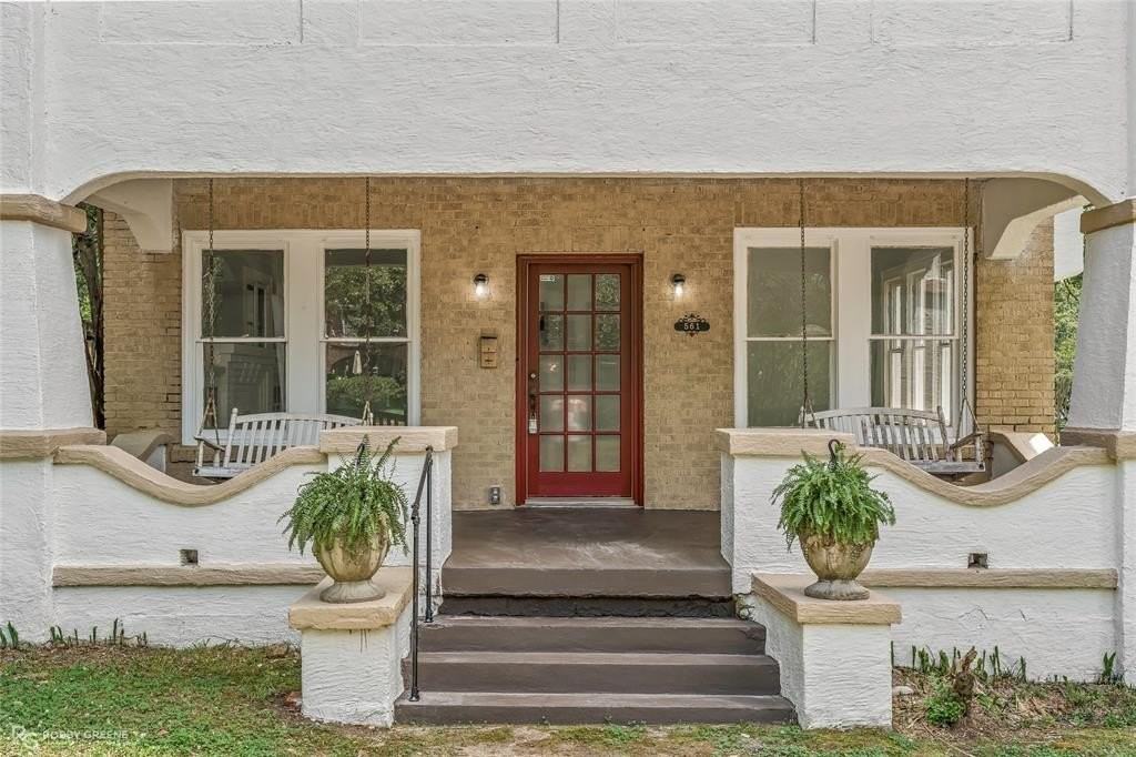 561 Forest Ave - Photo 4 of 21