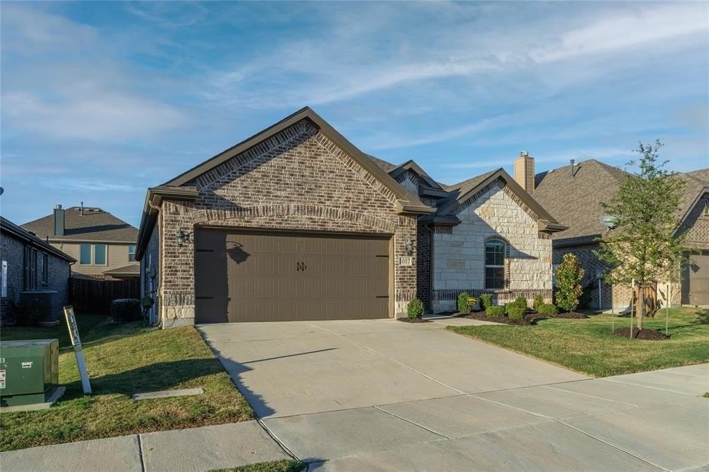 1017 Lake Cypress Ln - Photo 3 of 30