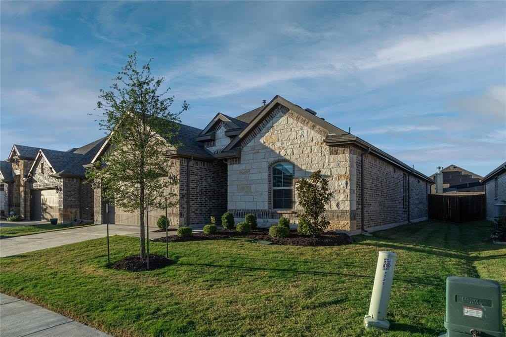 1017 Lake Cypress Ln - Photo 4 of 30