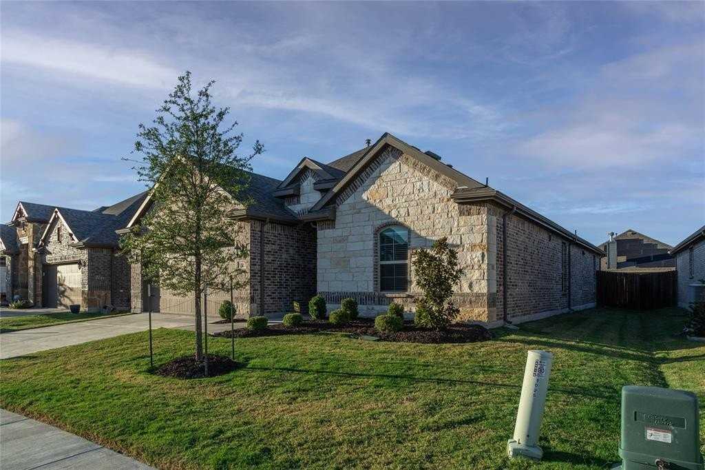 1017 Lake Cypress Ln - Photo 5 of 30
