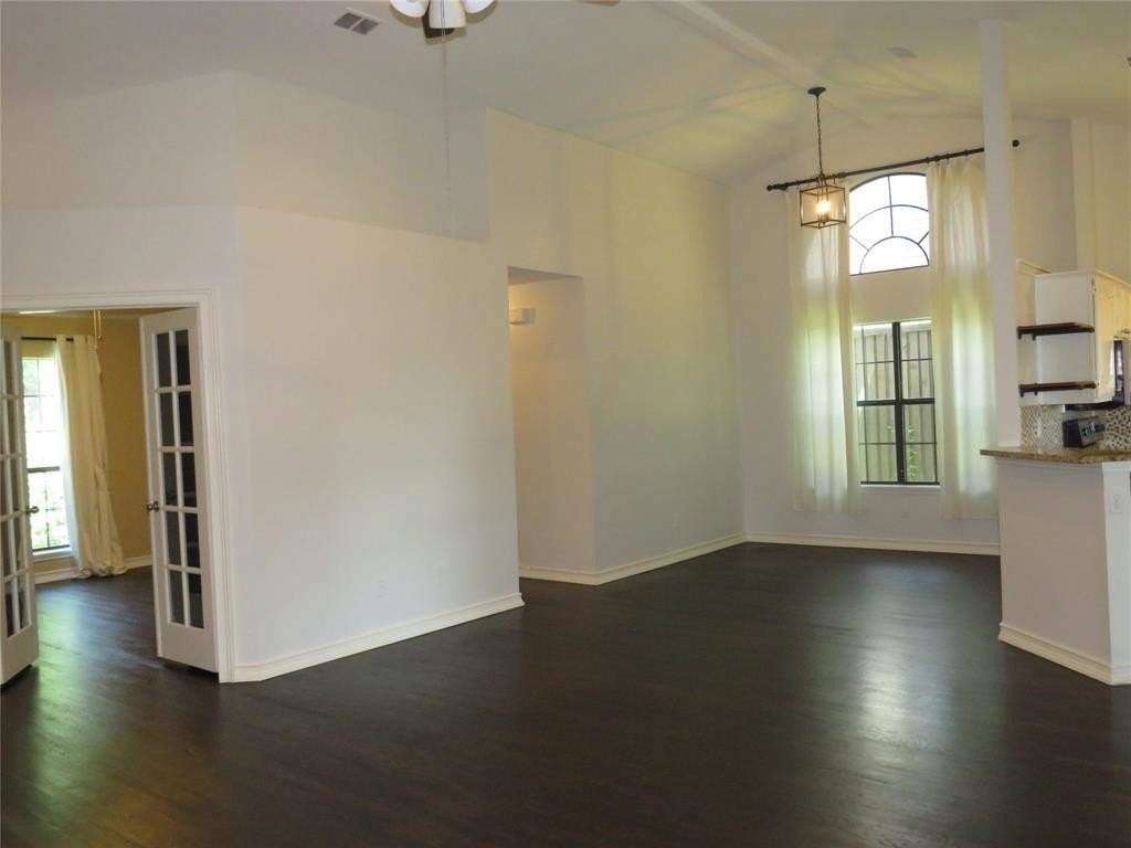2308 Crestmeadow St - Photo 6 of 39