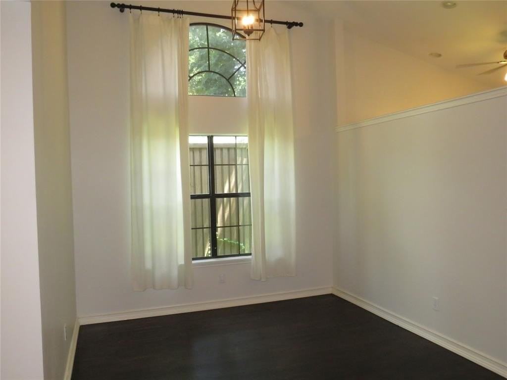 2308 Crestmeadow St - Photo 7 of 39