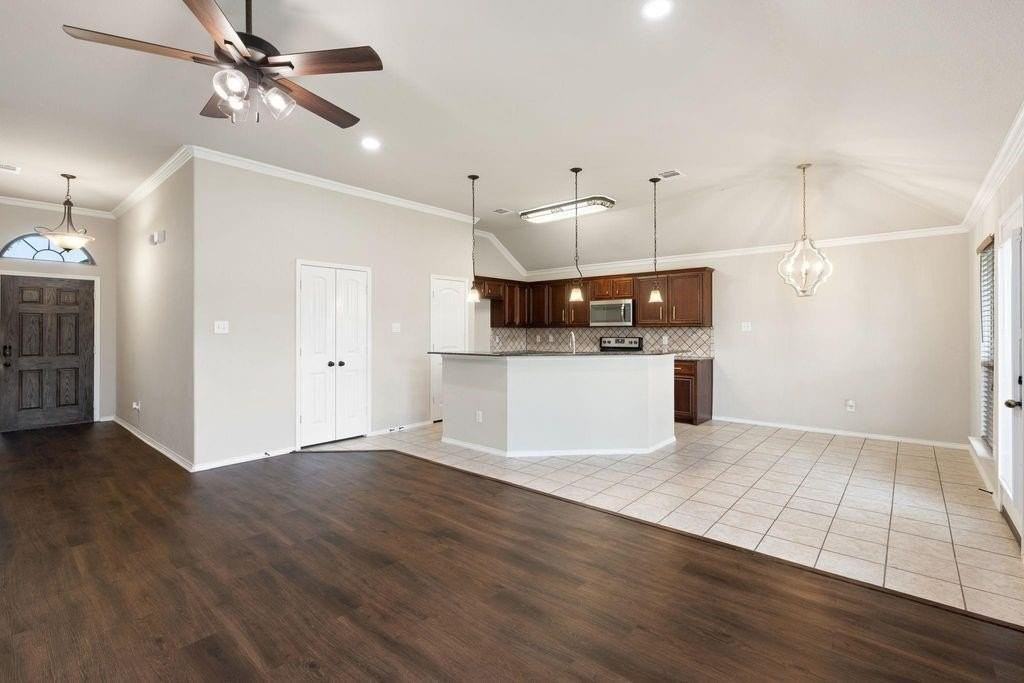106 Poinsetta Dr - Photo 6 of 27