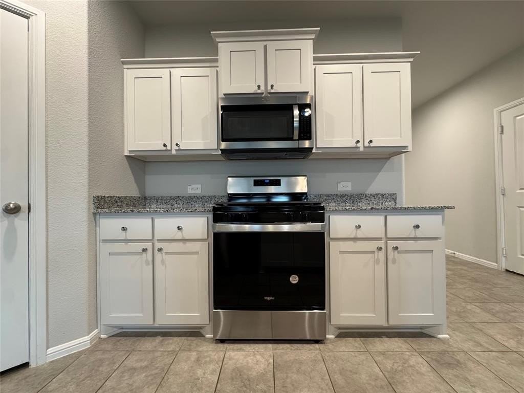 7948 Oaktown Dr - Photo 4 of 26