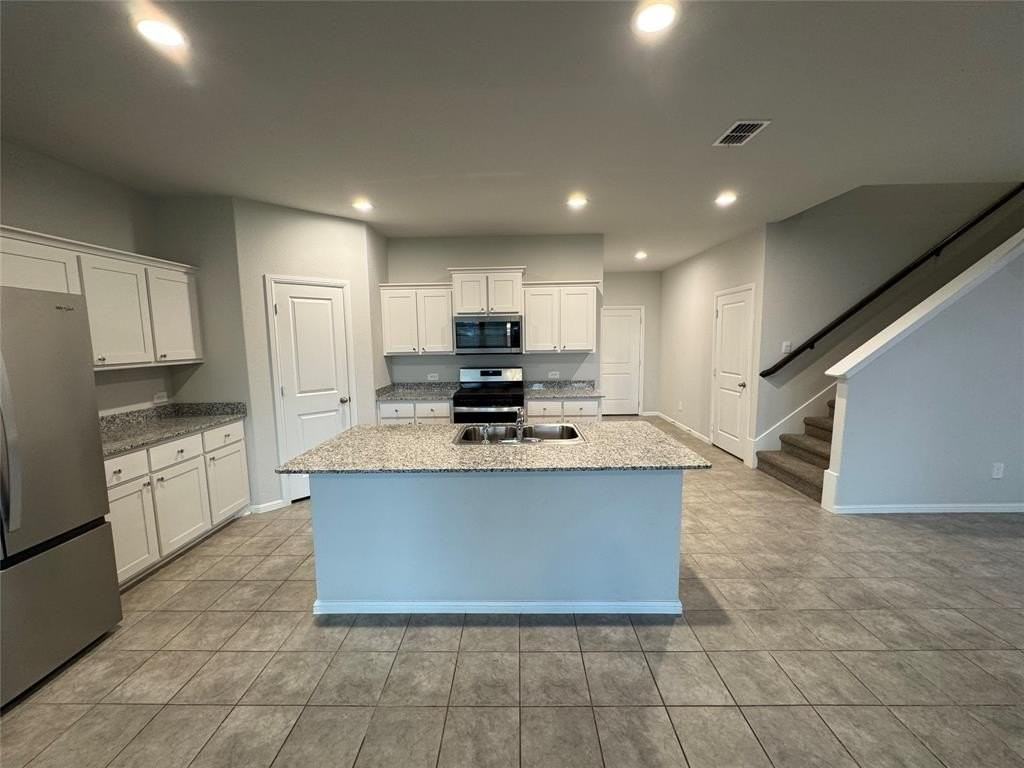 7948 Oaktown Dr - Photo 6 of 26