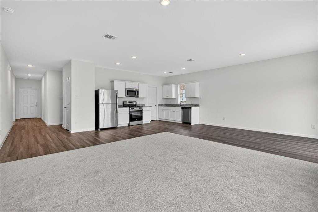 1301 Elliott Rd - Photo 3 of 26