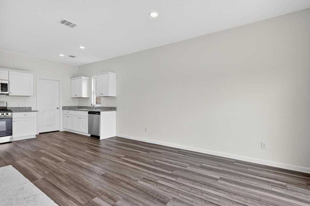 1301 Elliott Rd - Photo 4 of 26