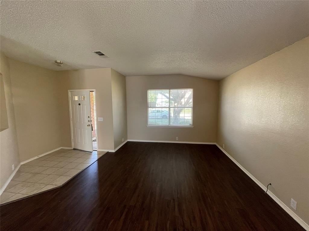 1611 Columbia Dr - Photo 7 of 20