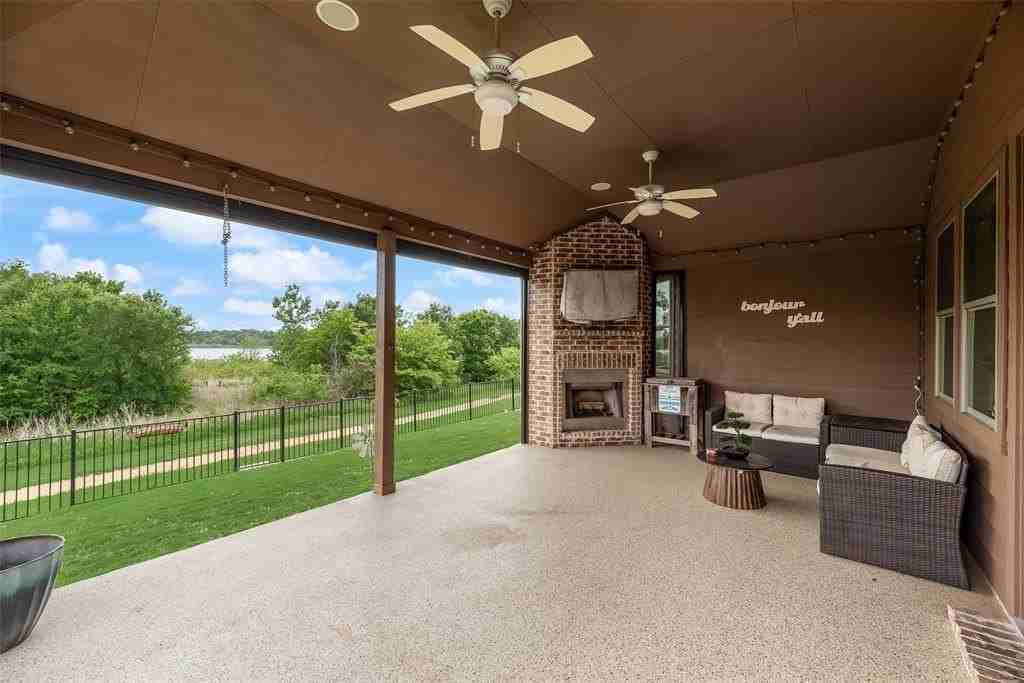 2112 Benjamin Creek Dr - Photo 7 of 31