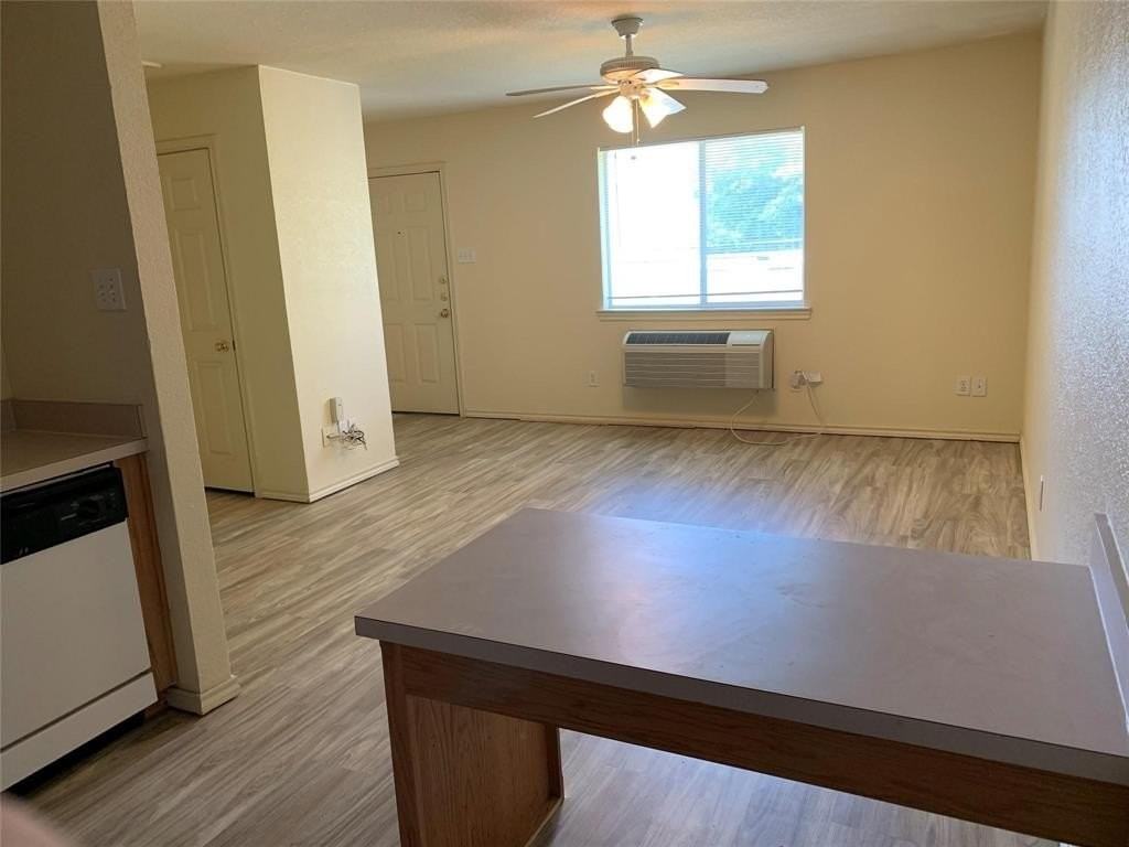 315 Bernard St - Photo 4 of 6