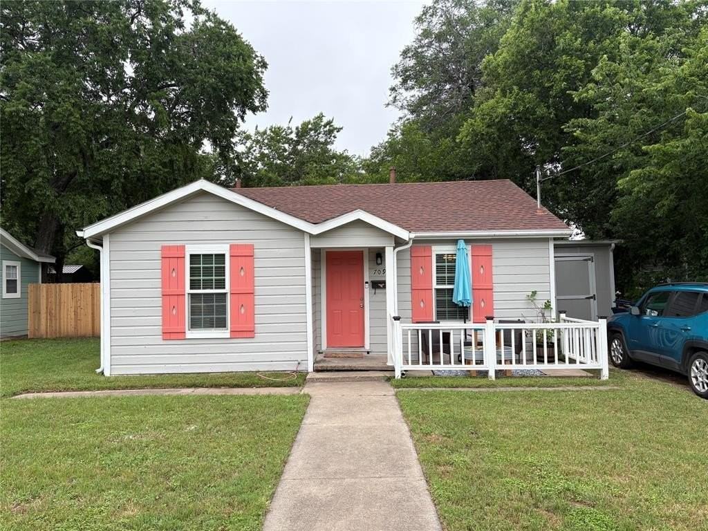 709 Denton St - Photo 3 of 11