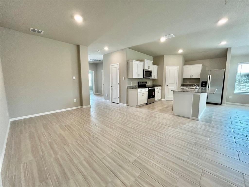 16432 Severn Ln - Photo 4 of 31