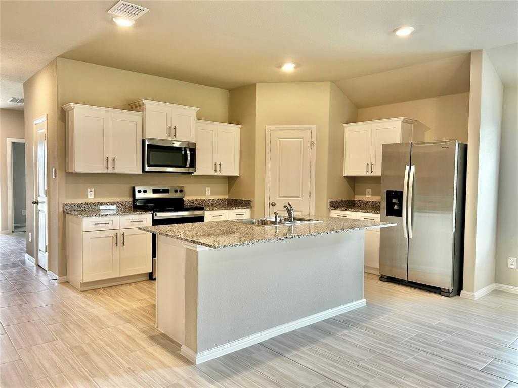 16432 Severn Ln - Photo 5 of 31