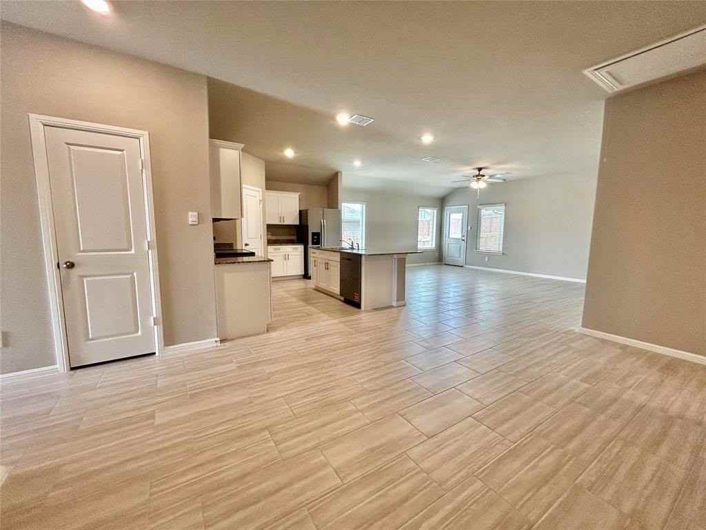 16432 Severn Ln - Photo 7 of 31