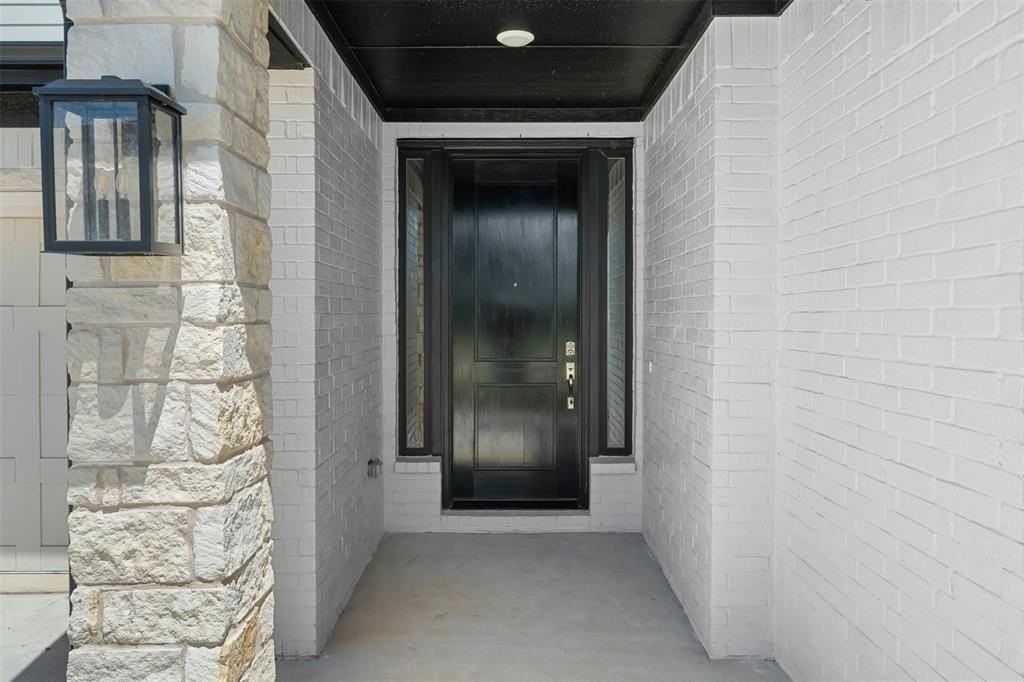 1173 Rochester Pl - Photo 3 of 39