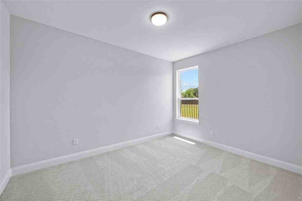 1173 Rochester Pl - Photo 7 of 39