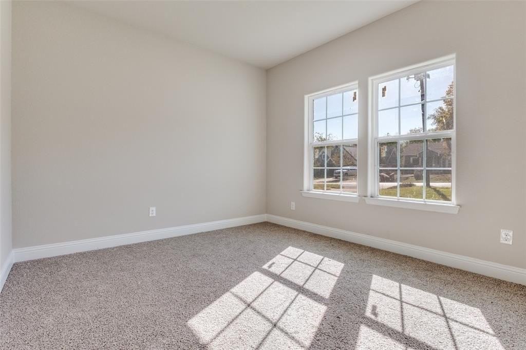 5520 Goodman Ave - Photo 3 of 10