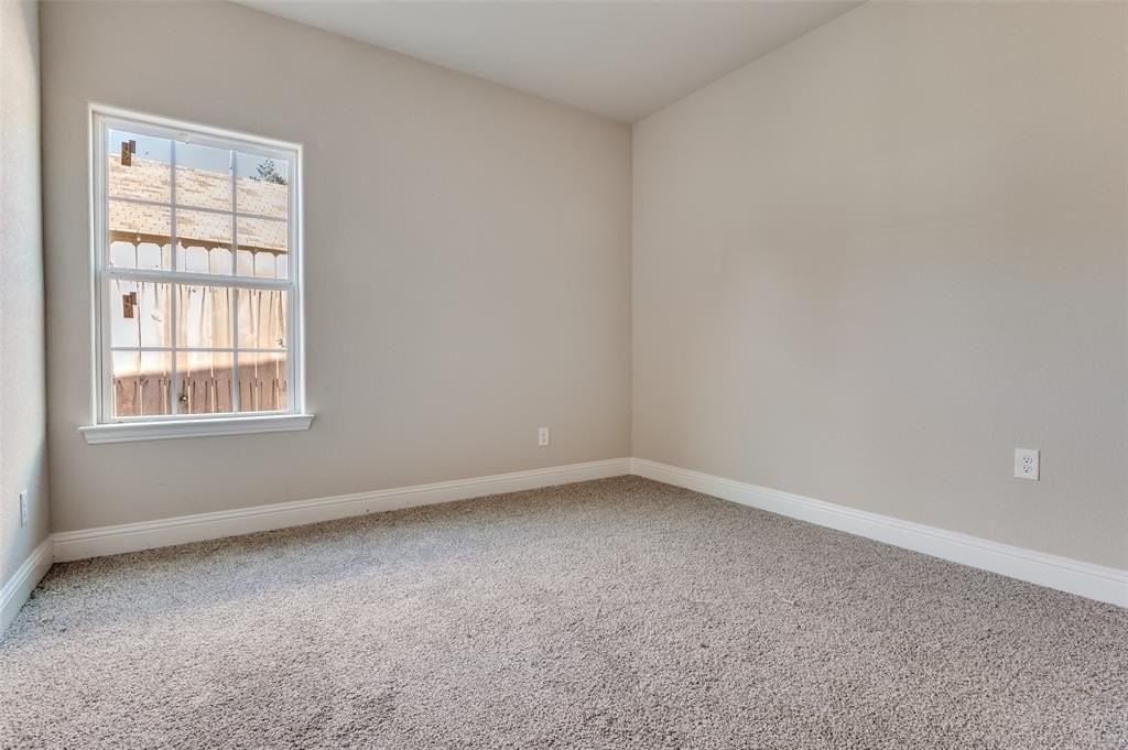 5520 Goodman Ave - Photo 5 of 10