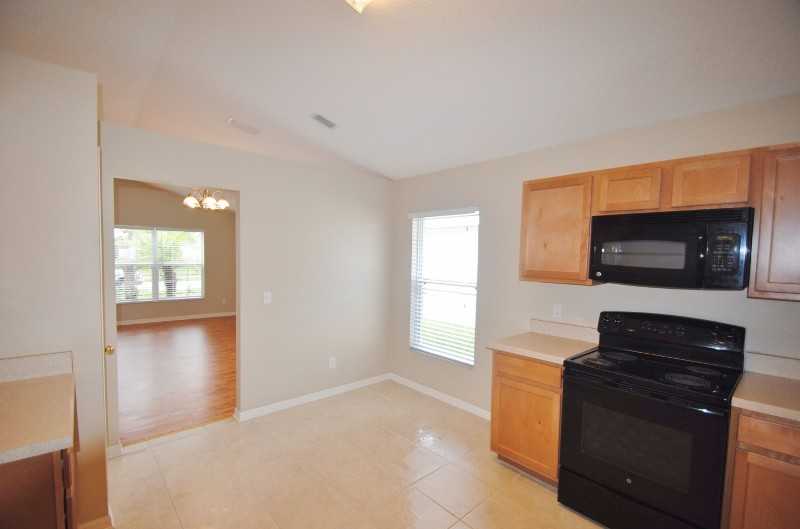 1093 Bainbury Ln - Photo 3 of 12