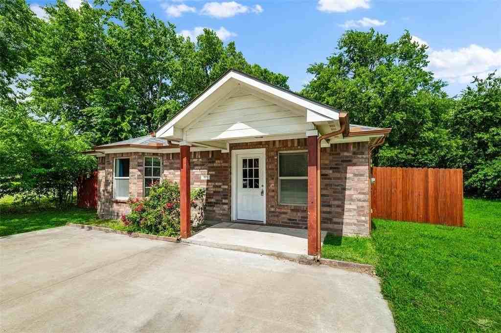 823 N Branch St - Photo 3 of 35