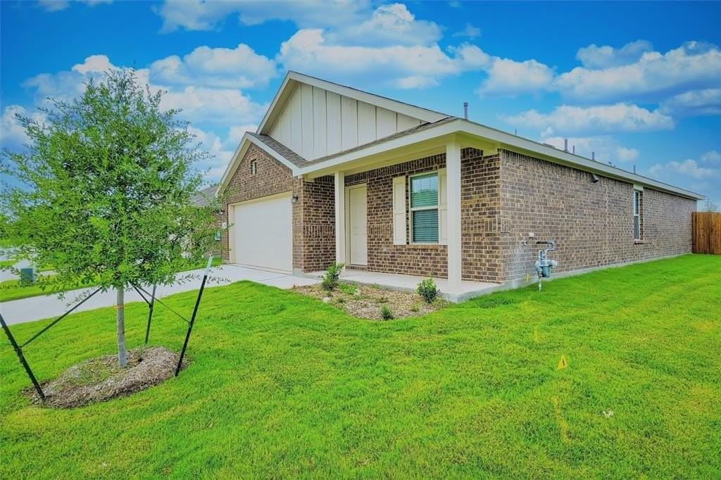 1708 Helmoken Falls Dr - Photo 3 of 39