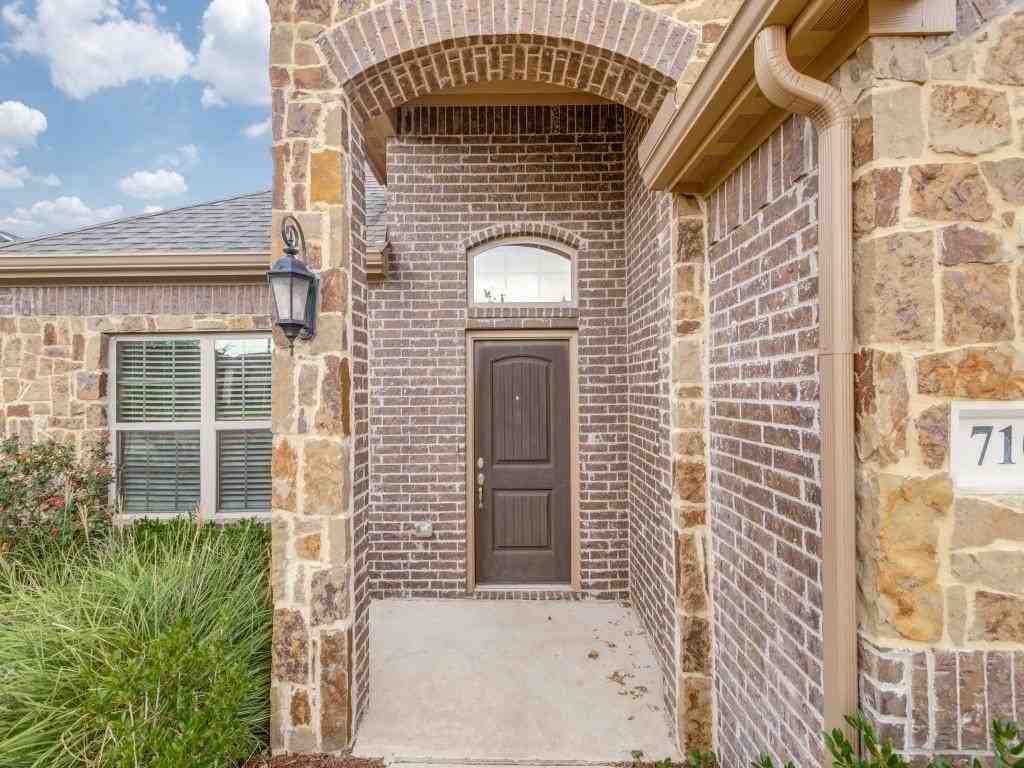 710 Teakwood Dr - Photo 2 of 25