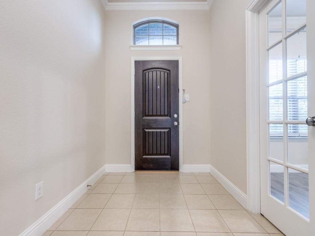 710 Teakwood Dr - Photo 3 of 25