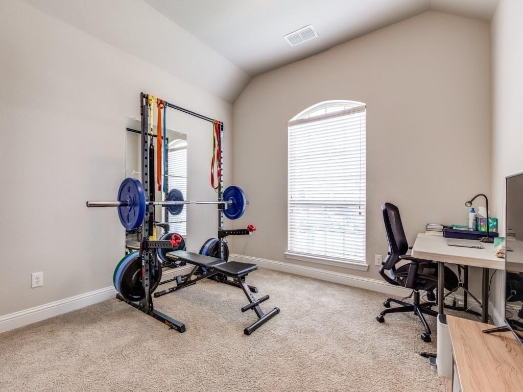 833 Underwood Ln - Photo 3 of 40