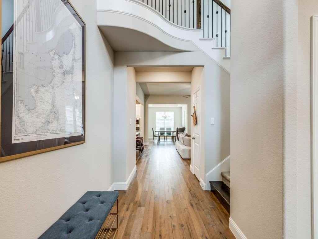 833 Underwood Ln - Photo 5 of 40