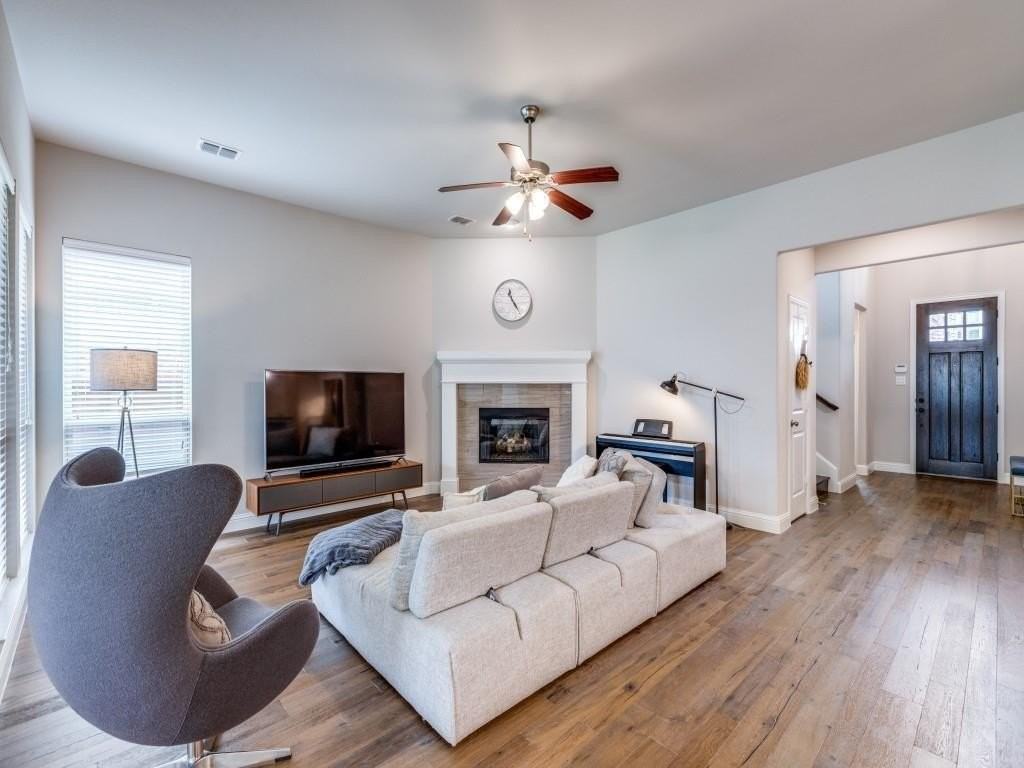 833 Underwood Ln - Photo 6 of 40