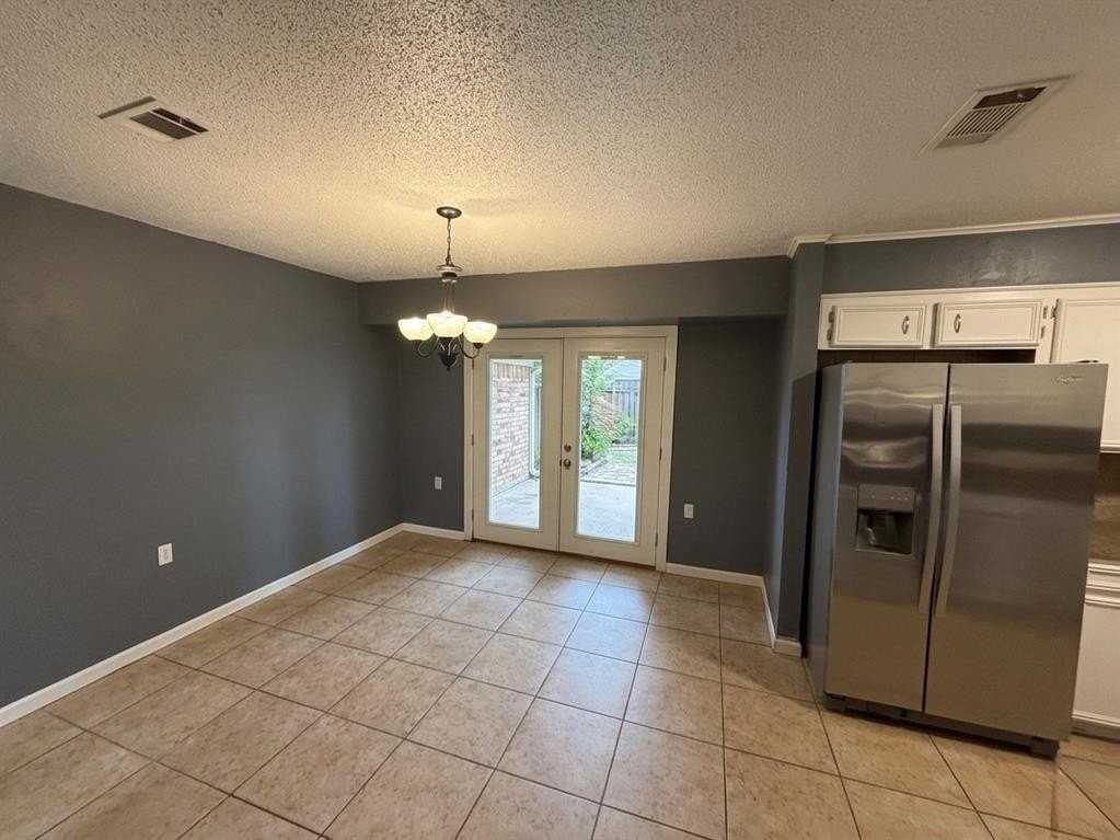 4604 Lawndale Dr - Photo 6 of 24