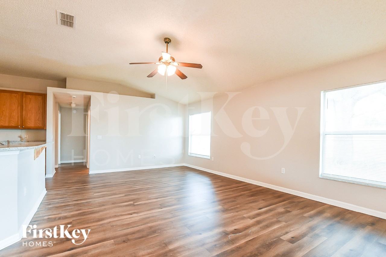 2411 Dumas Dr - Photo 3 of 19