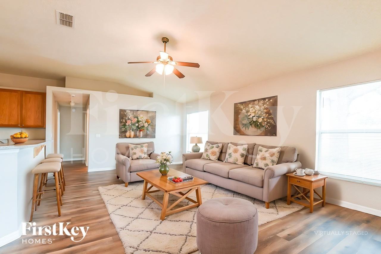 2411 Dumas Dr - Photo 4 of 19