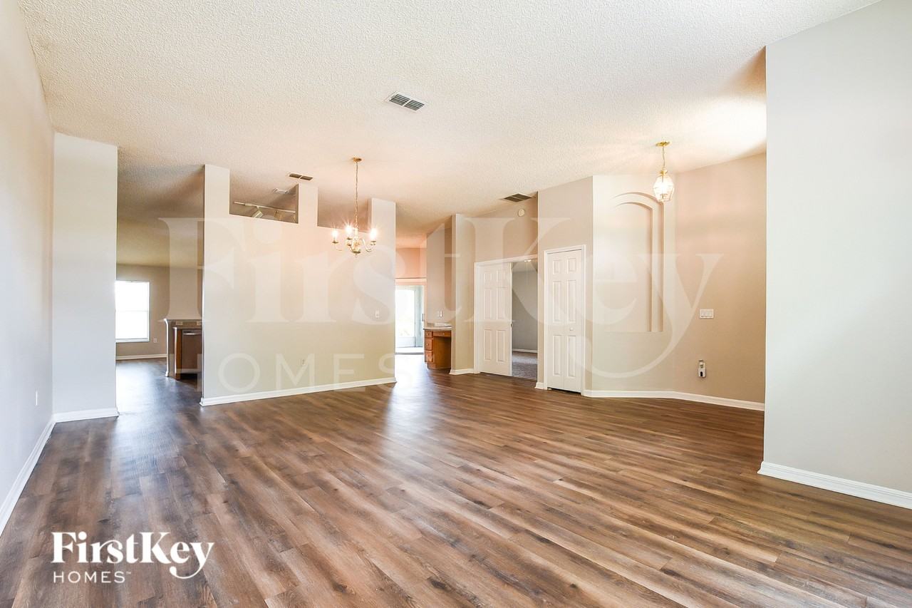 2411 Dumas Dr - Photo 5 of 19