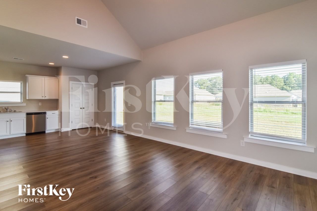 135 Avalon Way - Photo 4 of 16