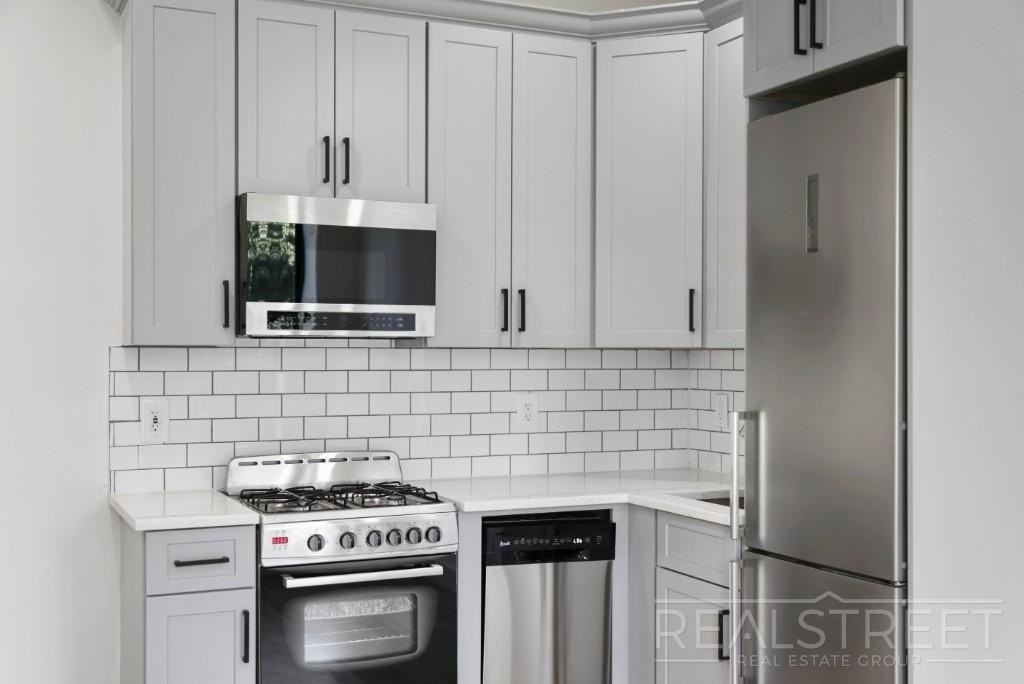 1401 Dean St #2F - Photo 3 of 7