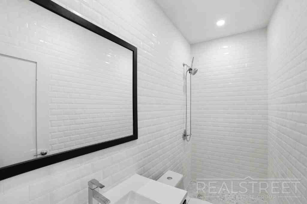 1401 Dean St #2F - Photo 5 of 7