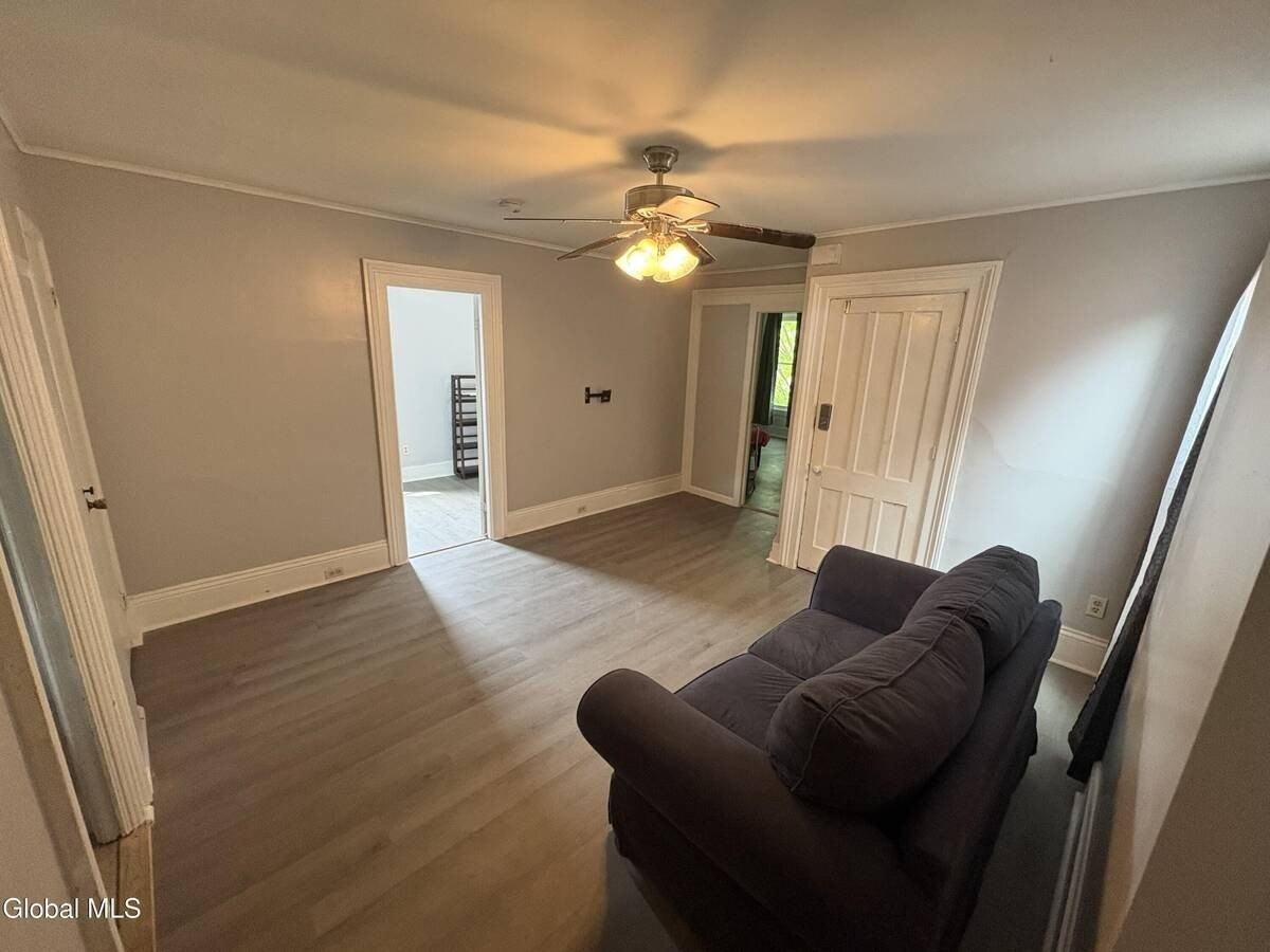 334 4th St #3 - Photo 4 of 15
