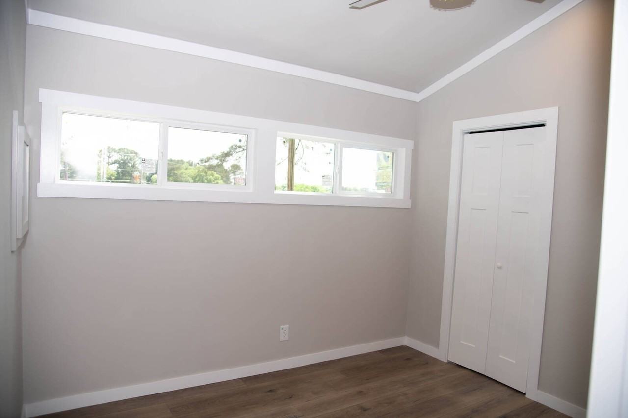 2351 E Grand Ave #D8 - Photo 6 of 12