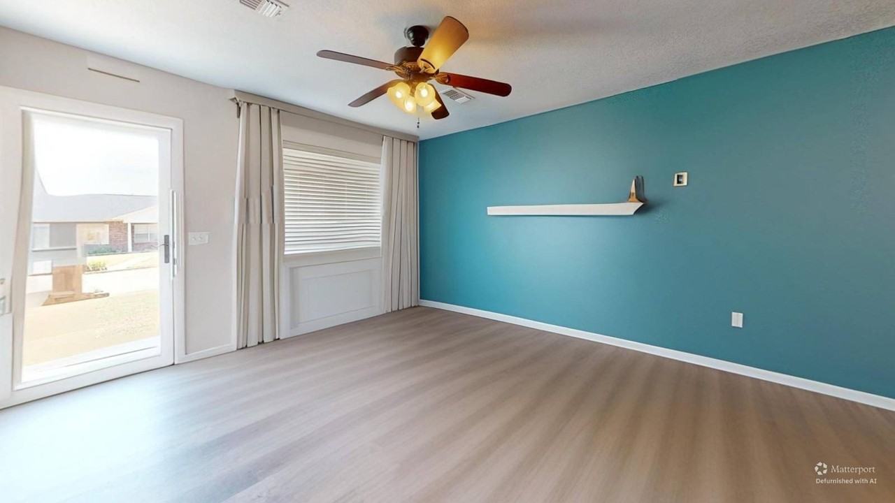 1202 E Keller St - Photo 2 of 16
