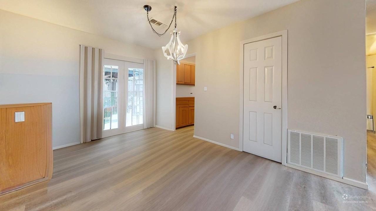1202 E Keller St - Photo 4 of 16