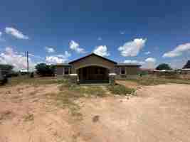 featured image of 1715 N Clendenen Ave