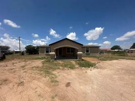 1715 N Clendenen Ave - Photo 1 of 1