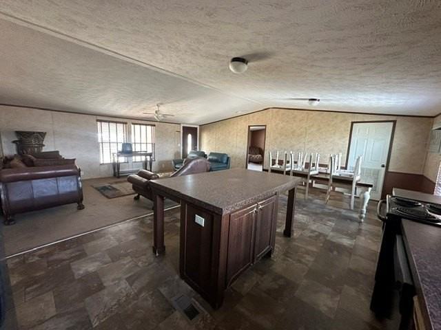1715 N Clendenen Ave - Photo 6 of 15