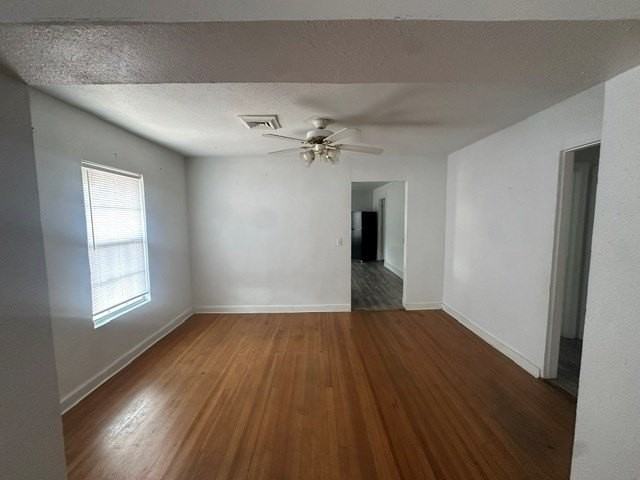 1322 N Lincoln Ave - Photo 3 of 12