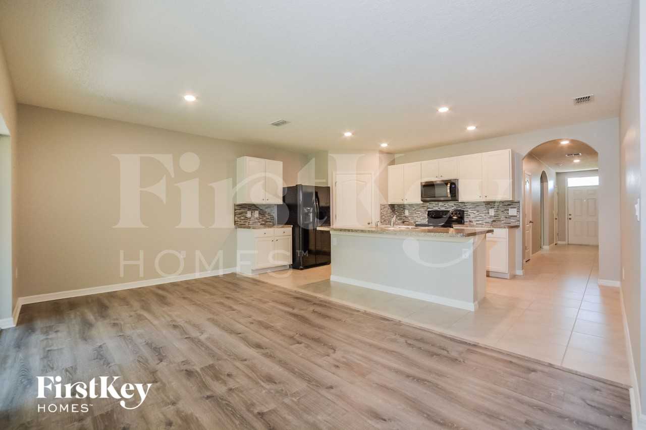 10602 Burlwood Dr - Photo 3 of 15