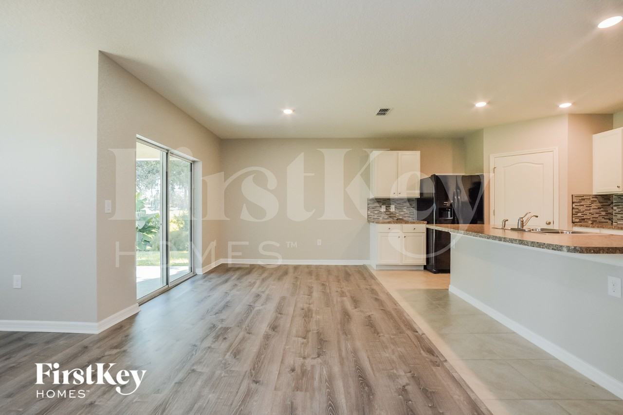 10602 Burlwood Dr - Photo 4 of 15