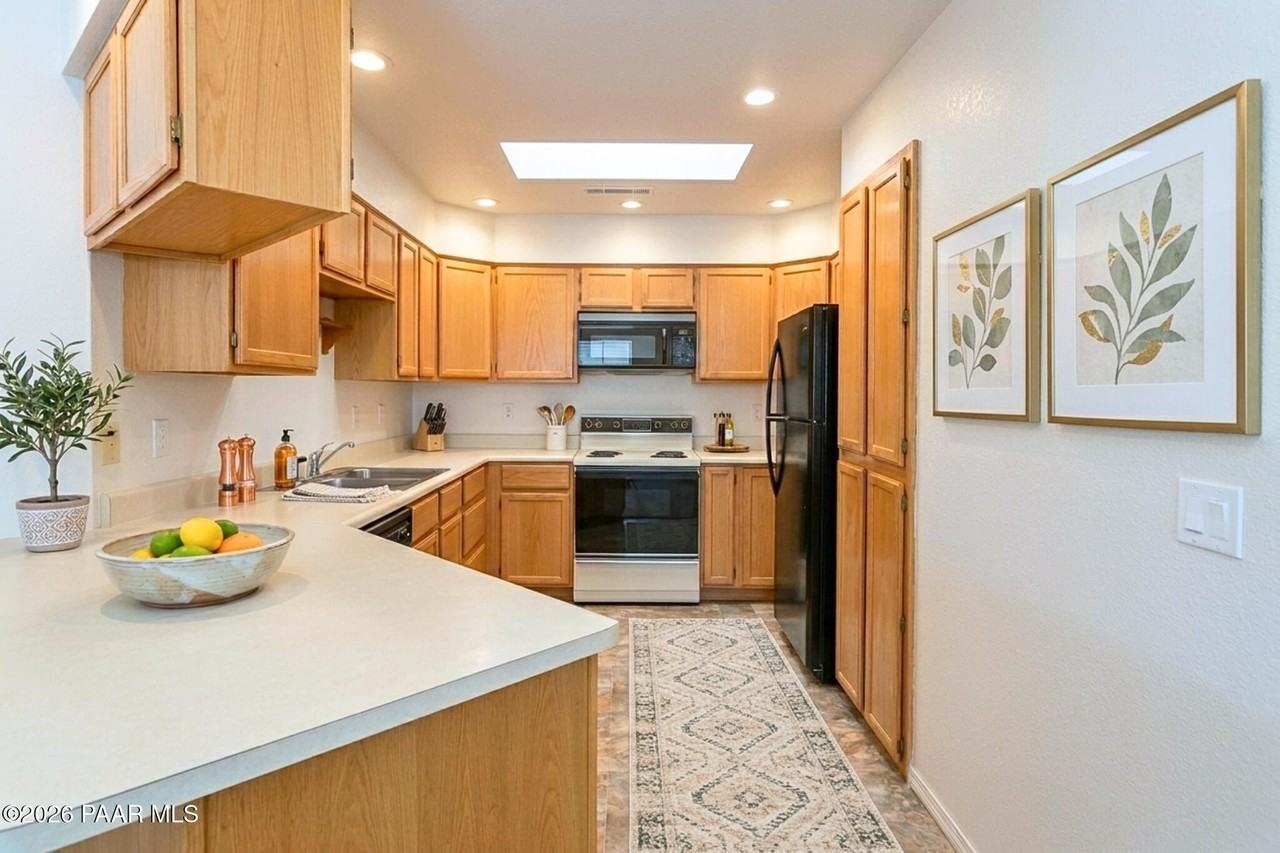 908 N Rolling Green Rd - Photo 4 of 13