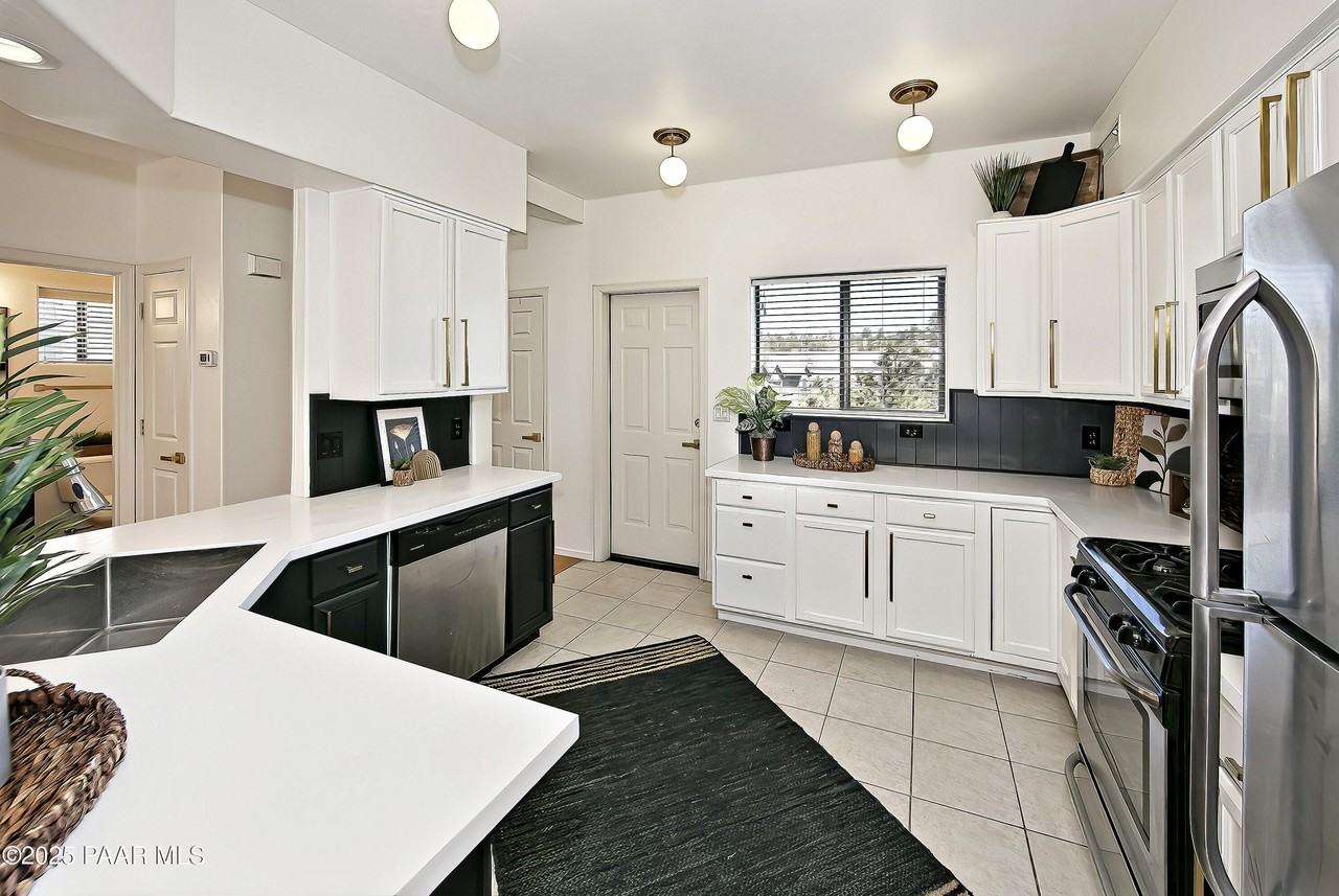 1121 Boulder Park Ave - Photo 6 of 35