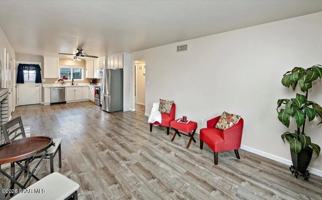featured image of 717 S Granite St #4